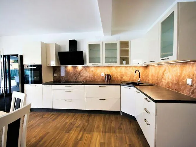 Hedonistra Apartmán Mednjan