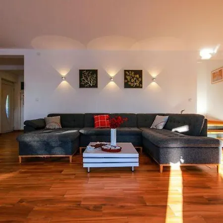 Hedonistra Apartment Mednjan