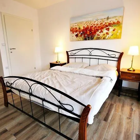 Hedonistra Apartment