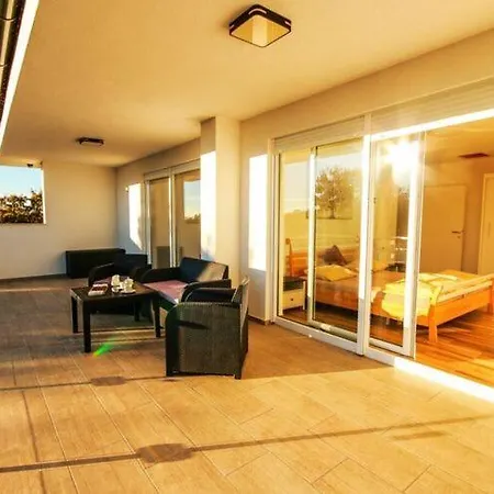 Apartment Hedonistra Mednjan