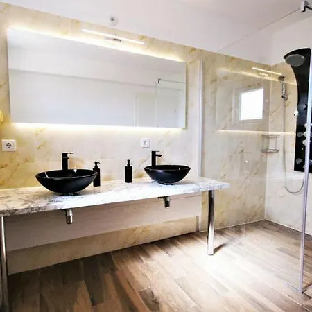 Hedonistra Apartment